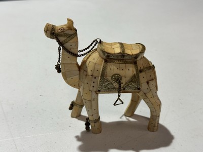 VINTAGE MID CENTURY MOSAIC TESSELLATED BONE CAMEL