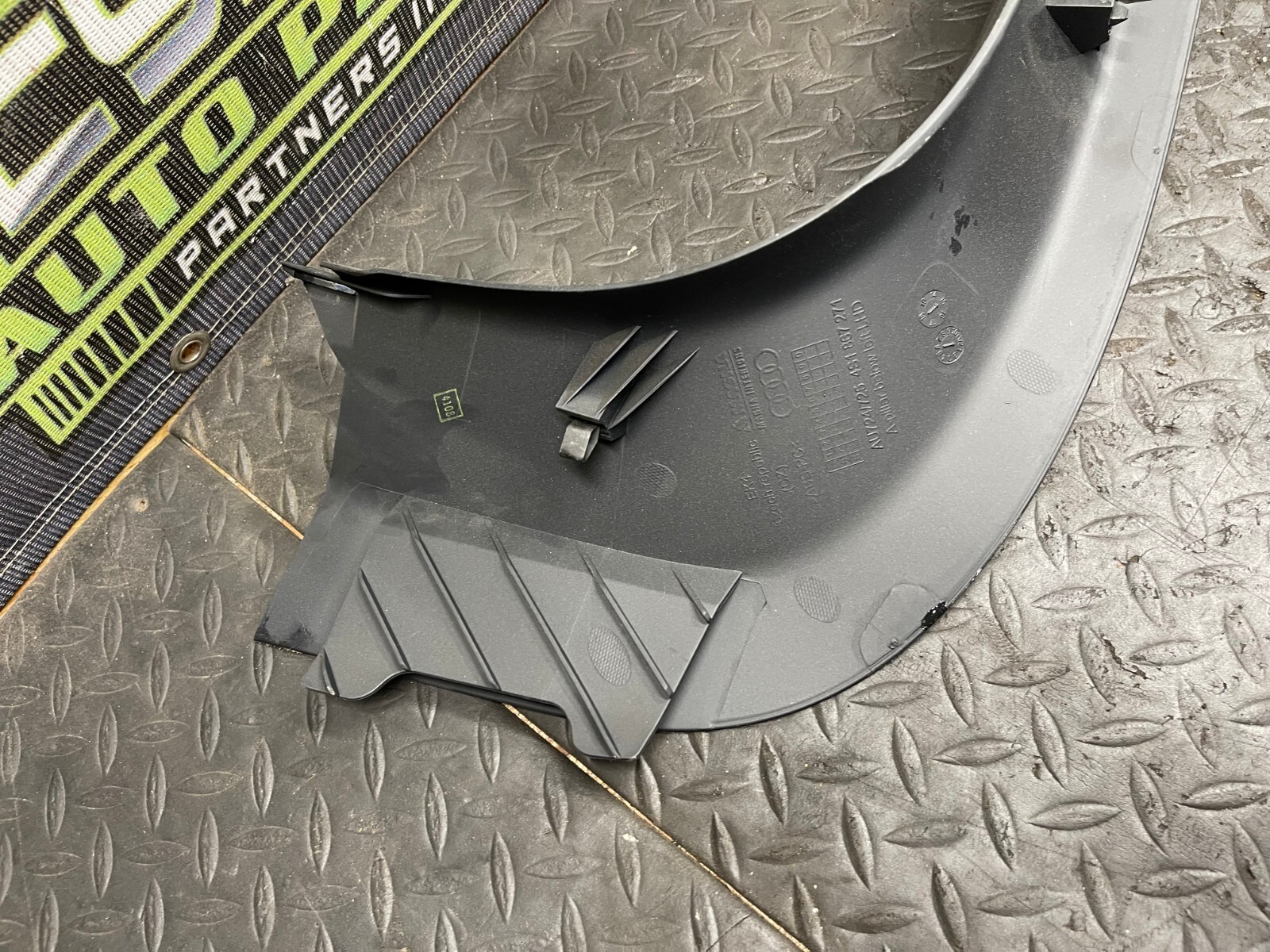 2017 AUDI R8 LOWER A-PILLAR TRIM OEM 4S1-867-271