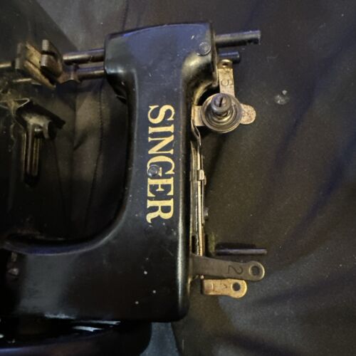 Vintage Singer Sew Handy Sewing Machine, Child Size - Picture 5 of 8