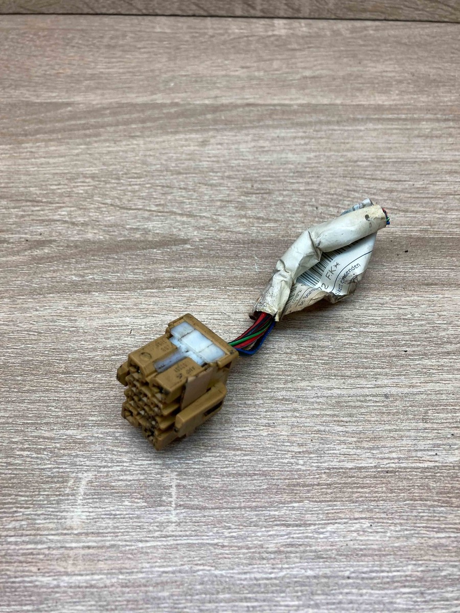 8D0937733 1355351 Volkswagen Audi Seat Skoda Engine ECU Connector  