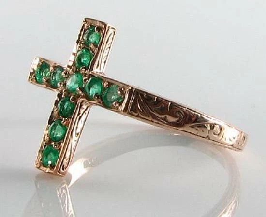 Anillo Cruz Art Deco de Oro Rosa 9K con Esmeralda Colombiana Natural