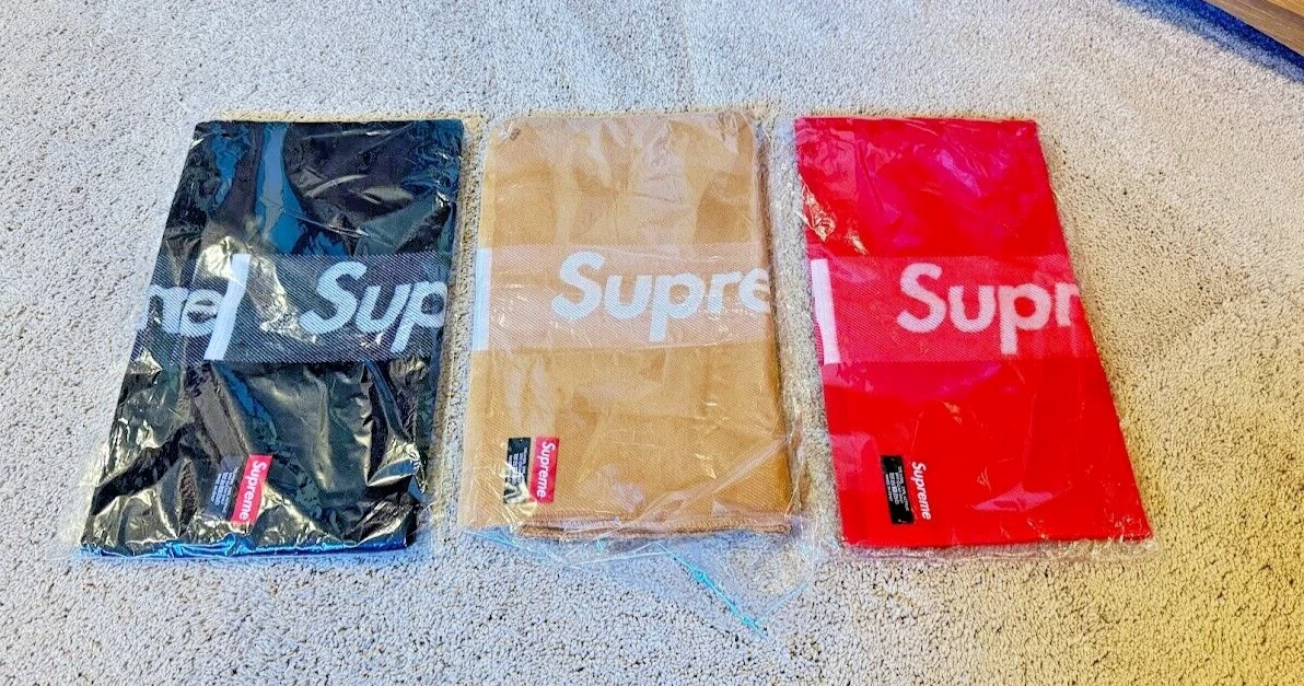 Foulards en laine logo Supreme Box NYC SS 2015 comme neuf dans leur emballage rare