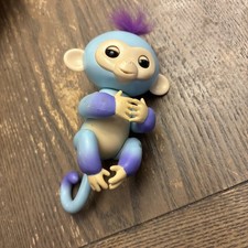 WOWEE Fingerlings Baby Monkey Ava Blue Purple Hair Interactive BATTERY INCLUDED