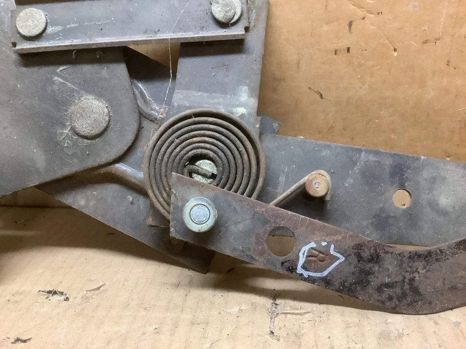 Regulador ventana delantera derecha AMC AMX JABALINA 1968 1969 1970 VINTAGE FABRICANTE DE EQUIPOS ORIGINALES BONITO C Foto 2 de 3