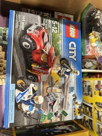 LEGO CITY: Tow Truck Trouble (60137) New in Sealed Box! Retired Product!