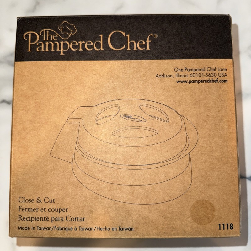 Pampered Chef Close and Cut Cutting Tool White Retired Product 1118 Gadget