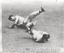 1956 Press Photo Stan Musial Makes Diving Catch in All-Star Game Collide w Boyer