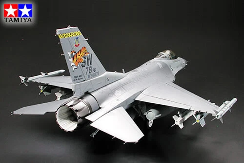 TAMIYA 60315 Lockheed Martin F-16 CJ Fighting Falcon - Immagine 2 di 4