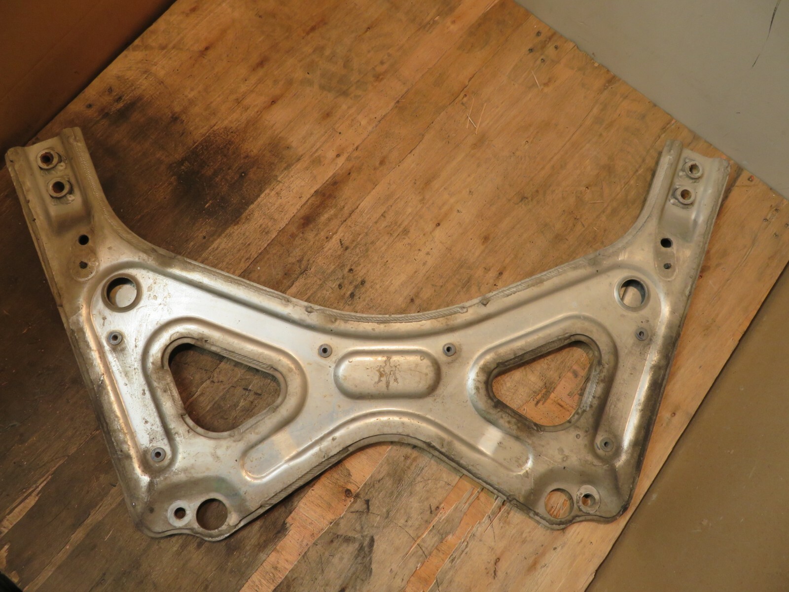 2014-2017 MASERATI GHIBLI SUBFRAME MOUNT CRADLE CROSSMEMBER SUPPORT BRACKET OEM