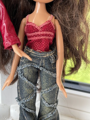 BRATZ DOLLS TWIINZ TESS & NONA (TWINS) - Picture 5 of 8