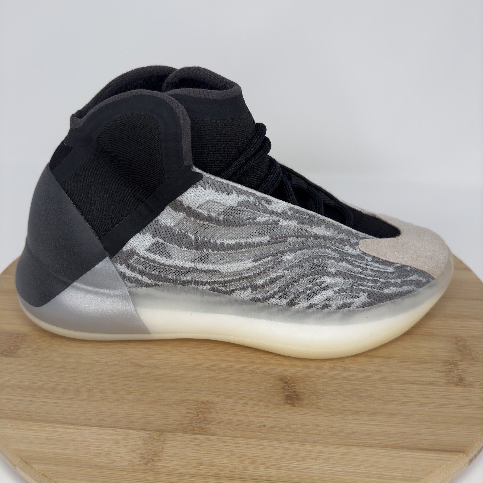 SAOLA Adidas Yeezy Quantum Barium Sneakers Uomo Grigio Nero Taglia 5.5 Uscita 2020