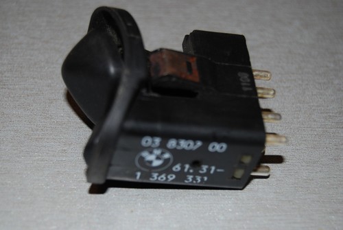 Schalter der Spiegelverstellung eines BMW 525tds E34 gebraucht