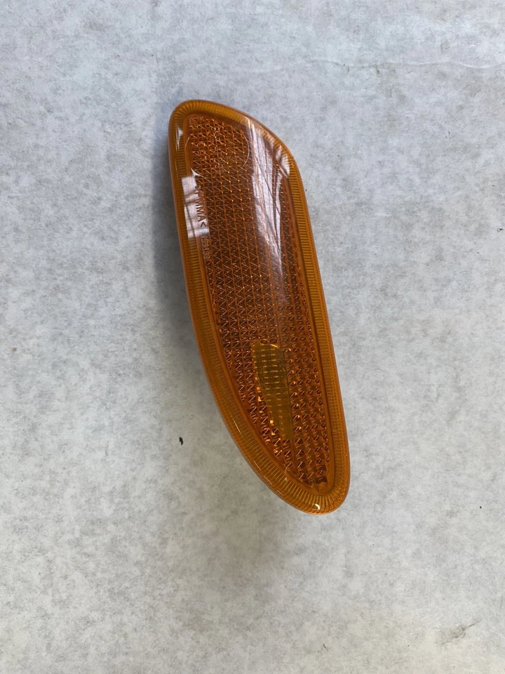 Turn Signal Lamp Mercedes-Benz 203820072164 2001-2005 C240 C320 C320 C32 AMG - Image 2 of 4