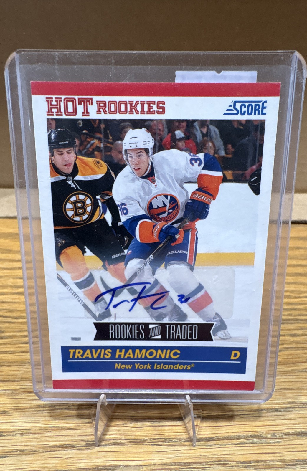 2010-11 Score Rookies & Traded - Travis Hamonic #618 Signatures (AU, RC)
