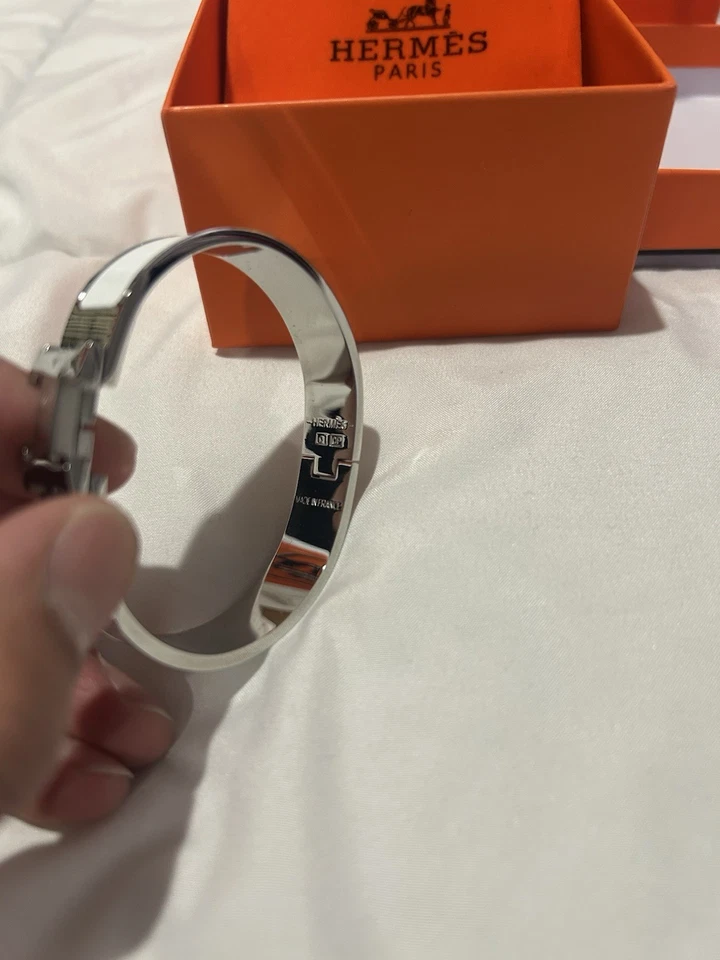 Brazalete pulsera Hermes Clic plateado y blanco para mujer Foto 2 de 4