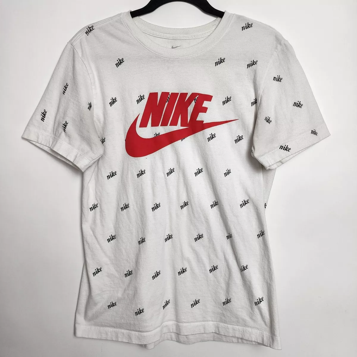 Nike logo on best sale sleeve
