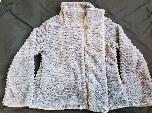 Women Patagonia Pelage Gray Faux Fur Bell Sleeve Lined Coat Jacket Medium NWOT - Picture 2 of 12