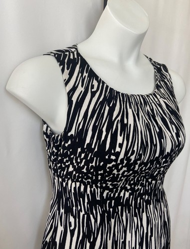 Calvin Klein ladies size 4 sleeveless dress with pleated collar area. - Picture 7 of 11