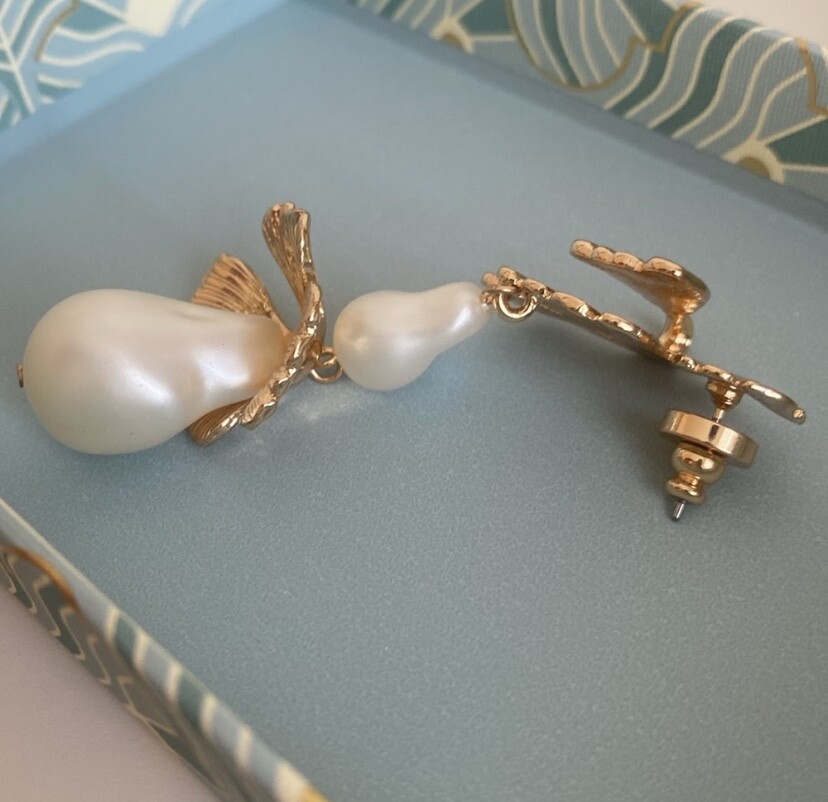 House of Harlow 1960 Double Pearl Floral Drop Statement