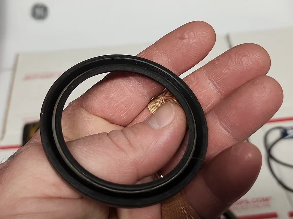 1956-58 庞蒂亚克雪佛兰后轮轴承油封 NOS GM P/N 521666 521665  — 第 3/4 张图片