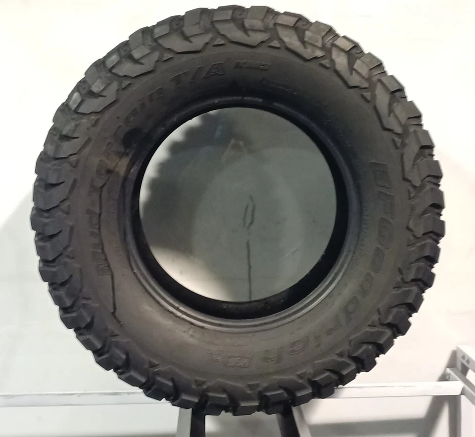 PNEUS USAGÉS PIÈCES 4 BFGOODRICH MUD TERRAIN T/A KM3 285/70 R17 121/118Q INVE... - Photo 4/4