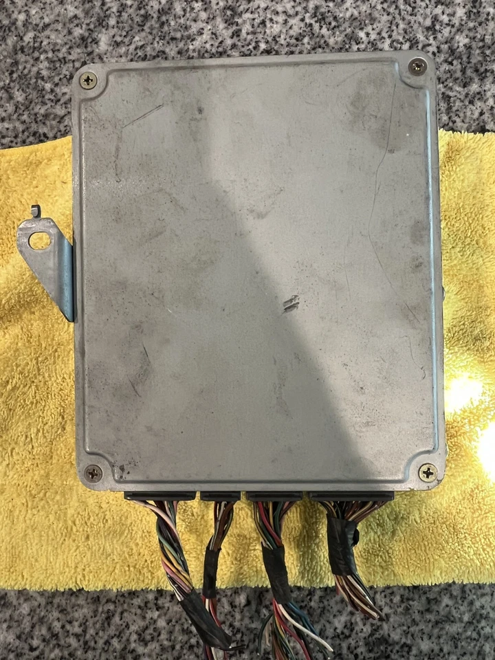 Módulo de control del motor Toyota T100 1996-1997 4X2 AT ECU ECM DENSO 89661-34250 5VZ Foto 4 de 4