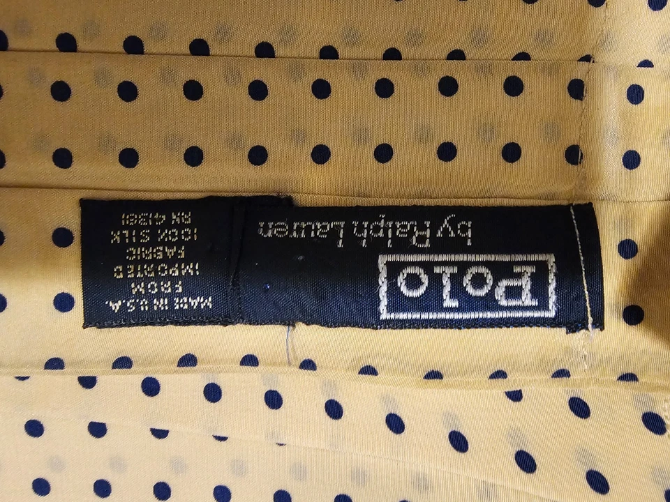 Polo de Ralph Lauren elegante corbata amarilla a lunares - Hecho en EE. UU. Foto 4 de 4