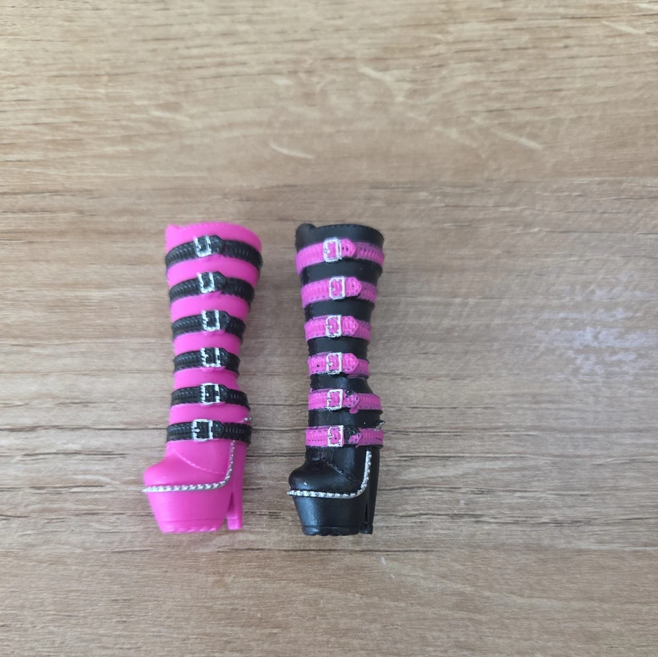LOL OMG Muñeca Zapatos Botas Solo Rosa Negro Metal Chick Hebilla Zapatos Repuesto Foto 2 de 4