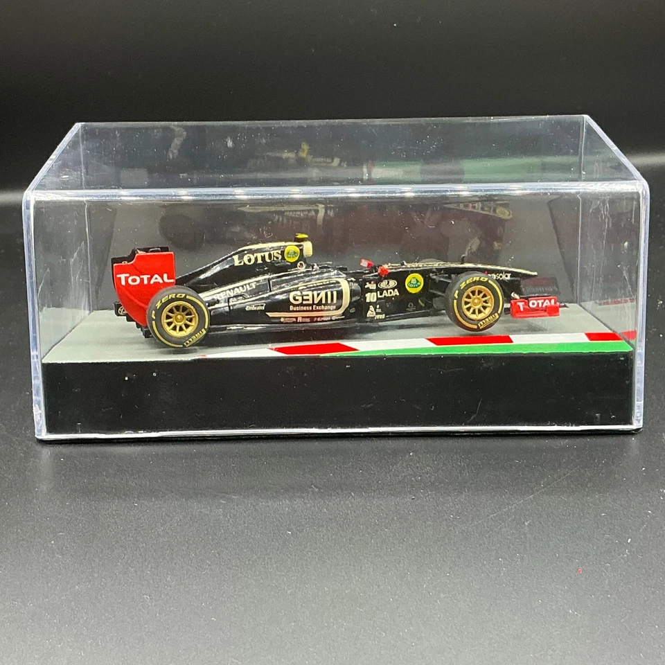 1/43 Литая коллекция автомобилей F1 - RENAULT R31 - 2011 Виталий Петров - Изображение 3 из 3