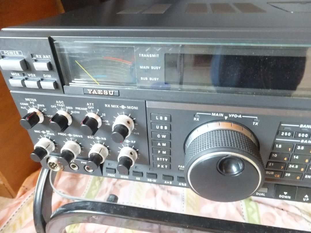Yaesu FT-1021 &. スタンドマイクMD1 (ジャンク) Yaesu FT-1021 &. スタンドマイクMD1 (ジャンク) トランシーバー