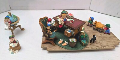 2001 Hallmark Studio Edition Santa's Desk Limited Keepsake Club W/ 2 Extra 