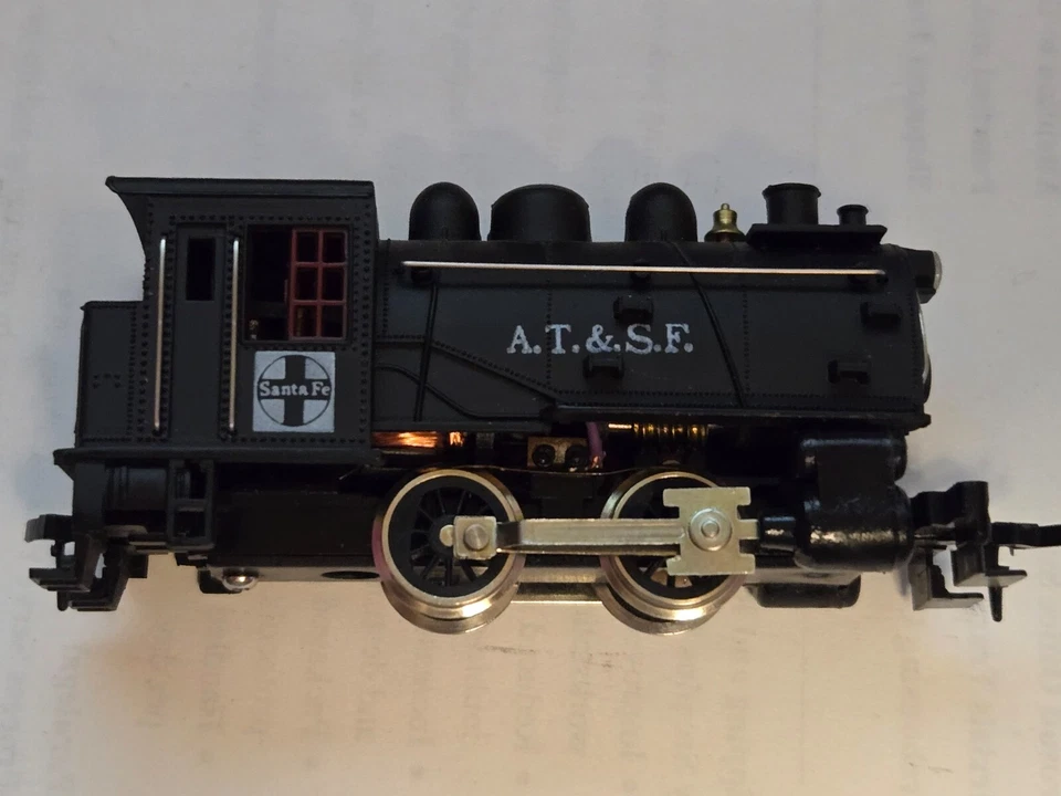 Life-Like HO Scale Model R.R. Steam Locomotive A.T. & S.F. Small/Black BRB - Image 4 of 4