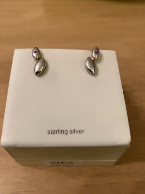 Sterling Silber Ohrstecker mit Rubin Akzenten