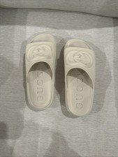 gucci women sandals size 38 (7.5-8us)