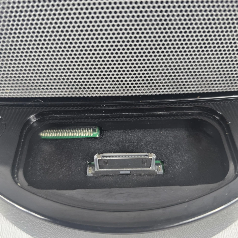 Bose SoundDock Series II 2 Digital Music System Black w/ Power Cable No Remote - Image 3 of 4