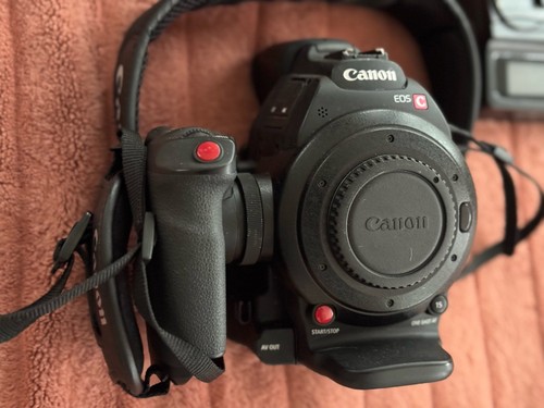 🔥 Canon EOS C100 Mark II Prof Camera 🤯Only 272 hrs ⭐️ 2 Canon Batts, Accessos - Picture 5 of 12