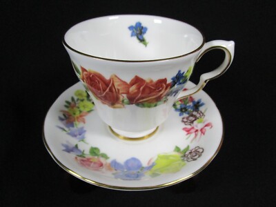 Schöne Royal Doulton Blumen des Jahres Juni Teetasse & Untertasse 