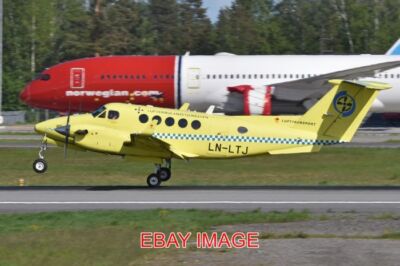 PHOTO  AEROPLANE HAWKER BEECHCRAFT B200 SUPER KING AIR 'LN-LTJ' C/N BB-2011 BUIL
