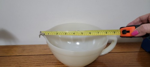 VINTAGE FIRE KING IVORY 4 CUP BATTER BOWL - Picture 5 of 9