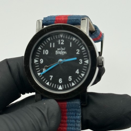 Mini Boden Homme Montre Quartz Cadran Noir Rouge Bleu Sangle Japon Travail 34mm - Photo 18 sur 22