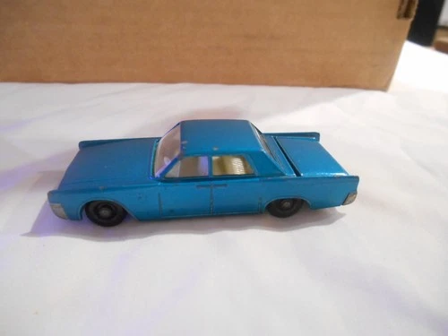 Vintage Matchbox Lincoln Continental No. 31 Toy Car