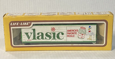 HO Scale  Life-Like 8421 Vlasic Pickle 50 foot Box Car