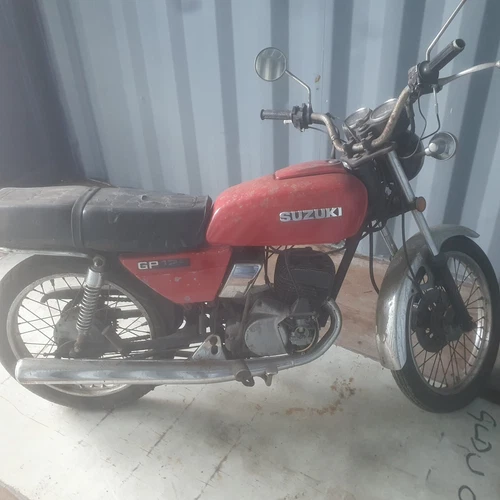 motorcycles scooters 125cc Suzuki gp 125 - Picture 1 of 8