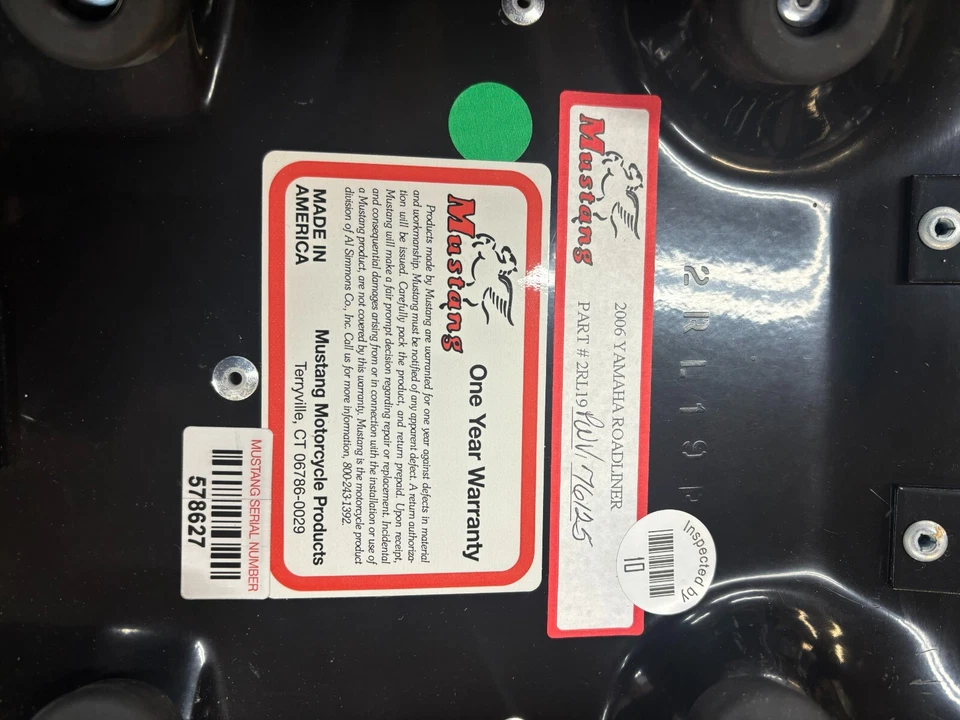 Nuevo asiento trasero original Mustang 76125 Wide Touring 06-17 Yamaha Roadliner RW6493 Foto 3 de 3