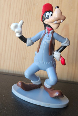 GOOFY, GAS STATION ATTENDANT, TOY FIGURE. DISNEY DECORATIVE COLLECTIBLE