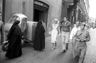 Diana Dors British actress walking for capital roads with her husb- Old Photo