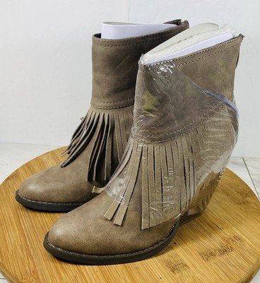 VERY VOLATILE Los Angeles Fringed FauxLeather Wedge Ankle Booties TAUPE Sz 7 NEW