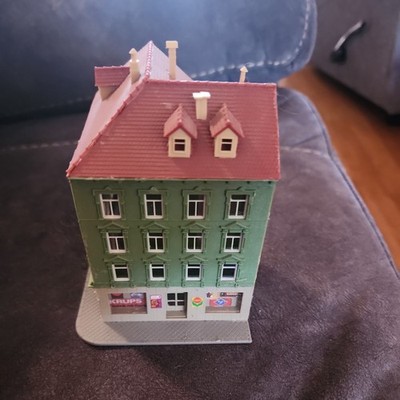 Model Power - N Scale 4 Story Residential Building & Retail Store