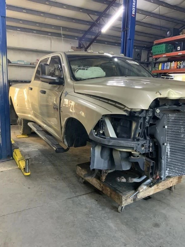 2011-2012 Dodge Ram 3500 Cylinder Head 6.7L Cummins Diesel 199k OEM Foto 3 de 4