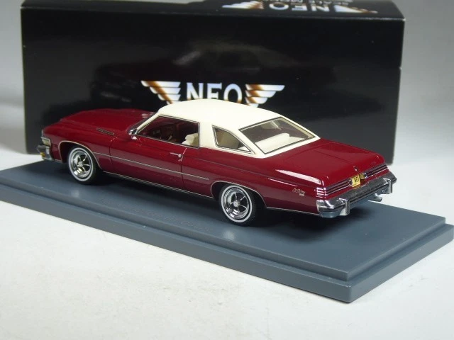 (KI-06-40) Neo Scale Models 44124 Buick Le Sabre HT Coupé weinrot in 1:43 in OVP - Bild 2 von 2